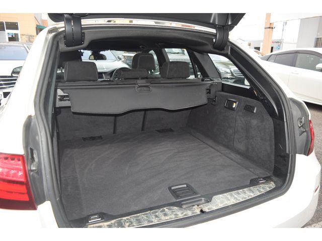 BMW 5SERIES TOURING 2015 Image 31