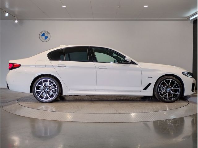 BMW 5SERIES SEDAN 2022 Image 31
