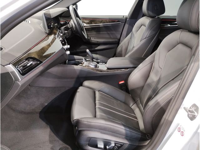 BMW 5SERIES SEDAN 2022 Image 31