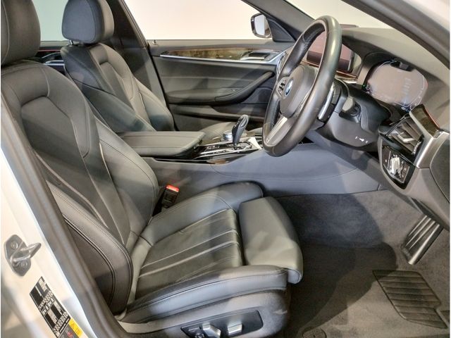 BMW 5SERIES SEDAN 2022 Image 31