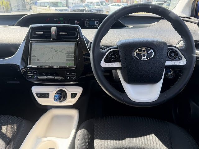 TOYOTA PRIUS 2017 Image 31