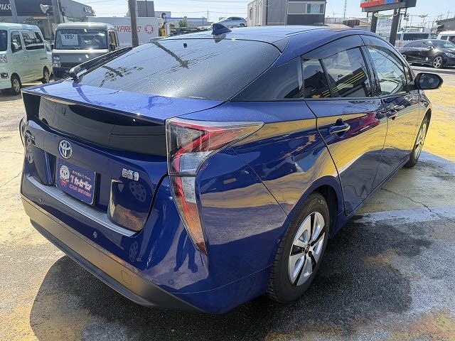 TOYOTA PRIUS 2017 Image 31