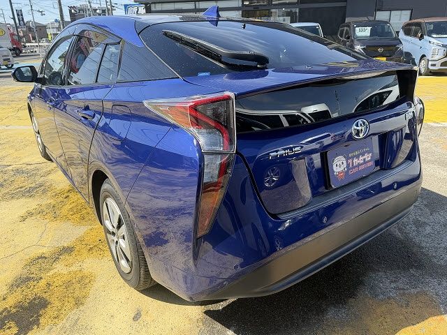 TOYOTA PRIUS 2017 Image 31