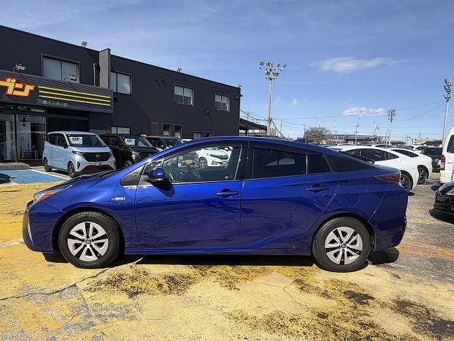 TOYOTA PRIUS 2017 Image 31