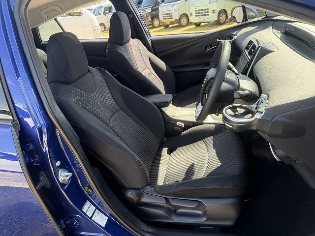 TOYOTA PRIUS 2017 Image 31