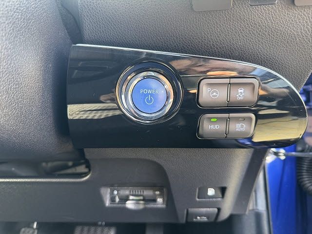 TOYOTA PRIUS 2017 Image 31