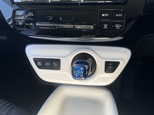 TOYOTA PRIUS 2017 Image 31