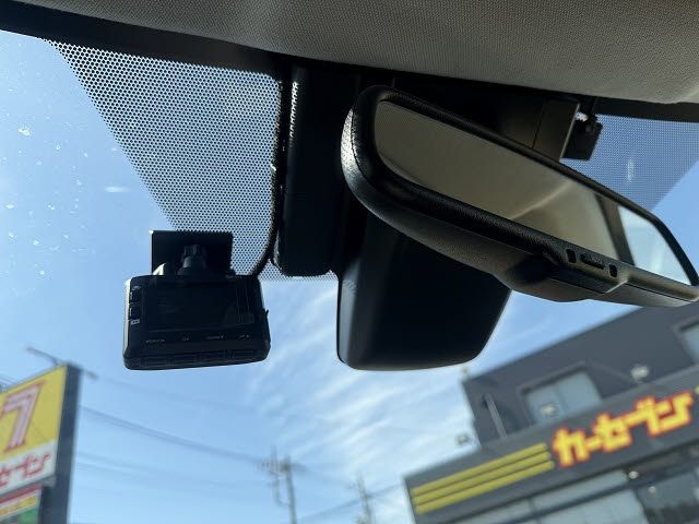 TOYOTA PRIUS 2017 Image 31