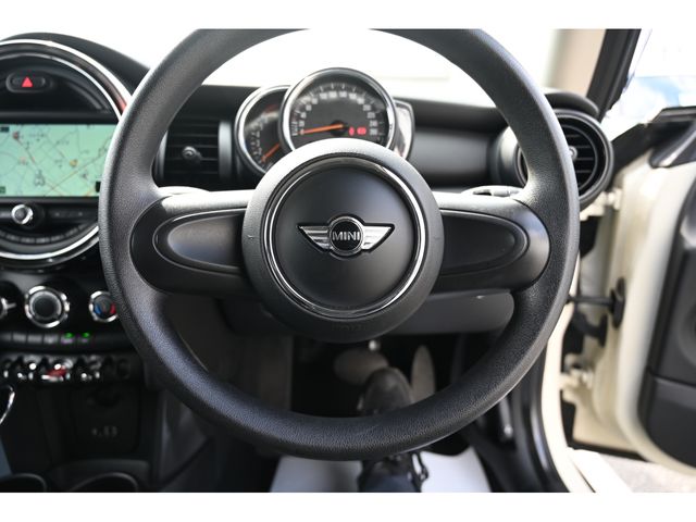 BMW MINI ONE 2017 Image 31