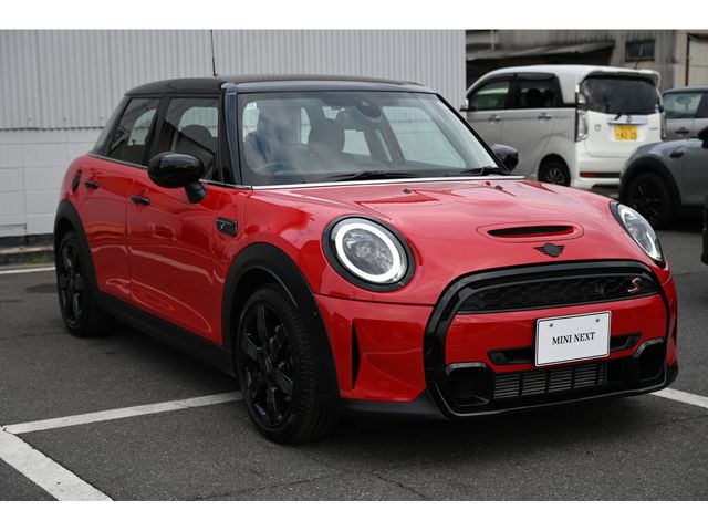 BMW MINI COOPER SD 5DOOR 2022 Image 31