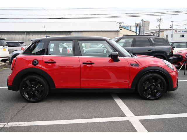 BMW MINI COOPER SD 5DOOR 2022 Image 31