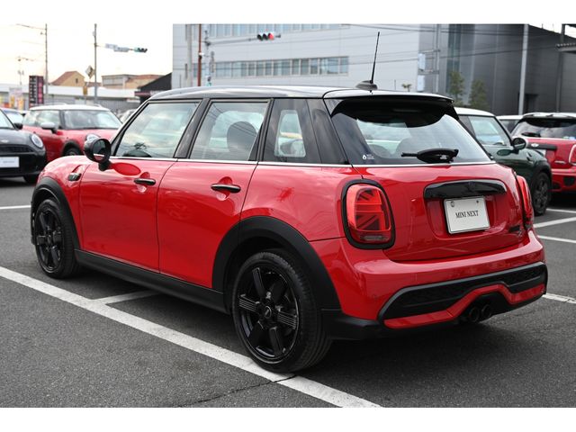 BMW MINI COOPER SD 5DOOR 2022 Image 31