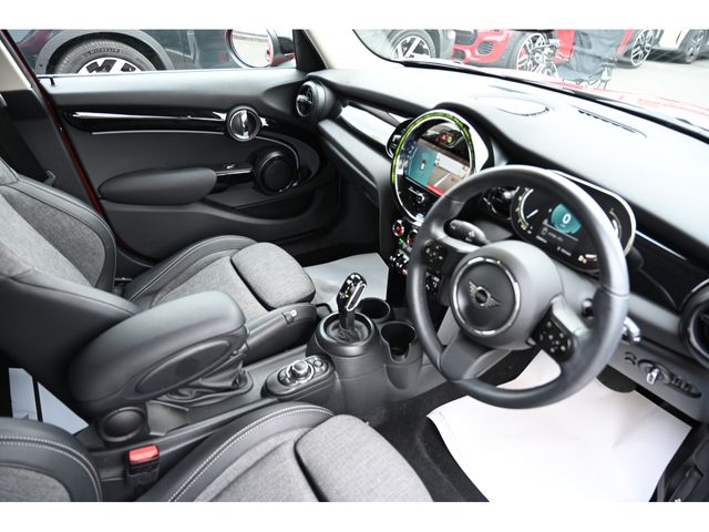 BMW MINI COOPER SD 5DOOR 2022 Image 31