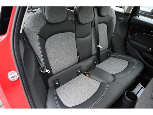 BMW MINI COOPER SD 5DOOR 2022 Image 31