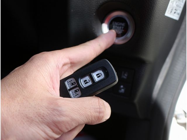 HONDA N BOX CUSTOM 2018 Image 31