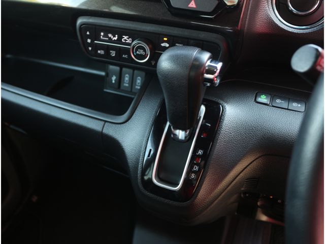 HONDA N BOX CUSTOM 2018 Image 31