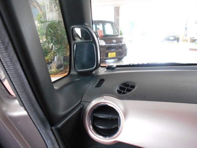 HONDA N BOX 2014 Image 31