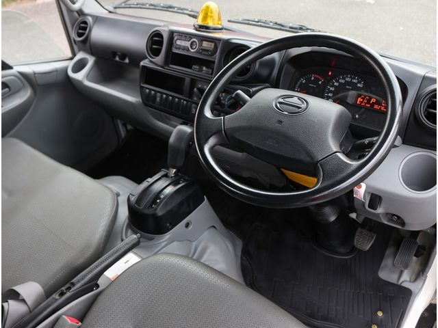 HINO DUTRO 2017 Image 31