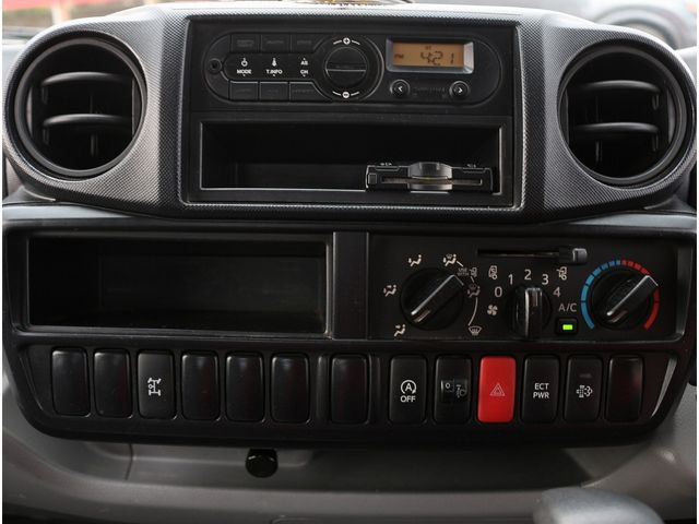 HINO DUTRO 2017 Image 31