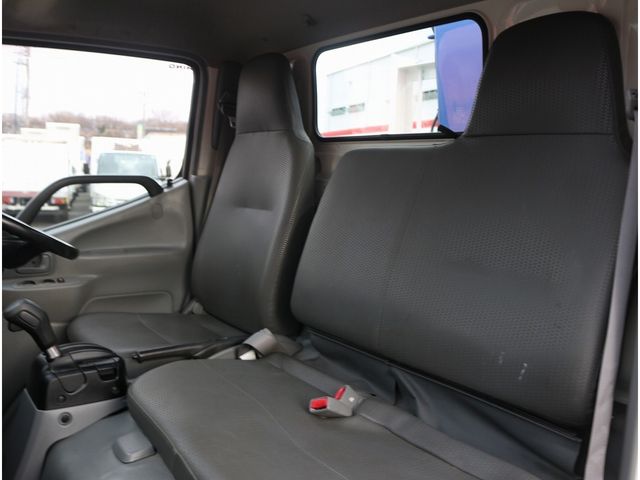 HINO DUTRO 2017 Image 31