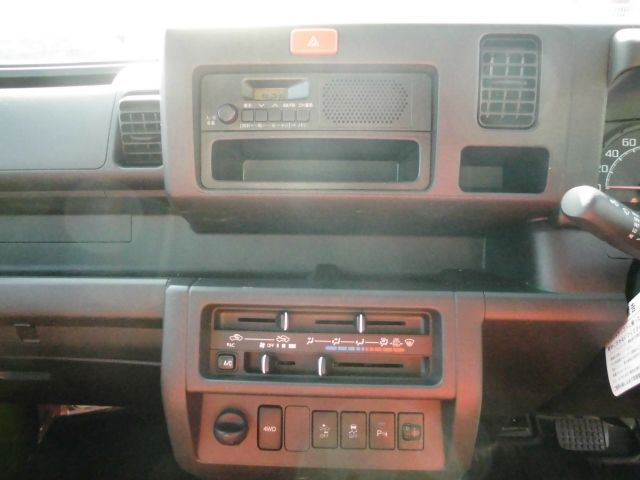 DAIHATSU HIJET TRUCK 4WD 2021 Image 31