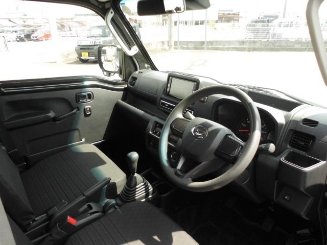 DAIHATSU HIJET TRUCK 4WD 2022 Image 31