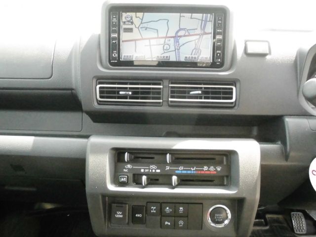 DAIHATSU HIJET TRUCK 4WD 2022 Image 31