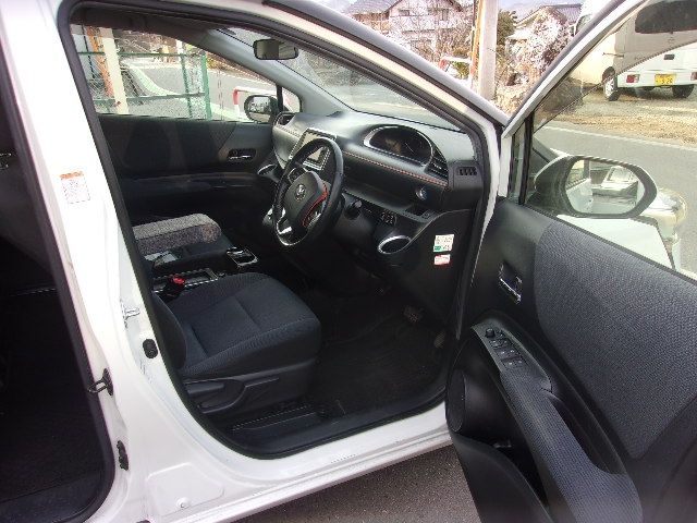 TOYOTA SIENTA HYBRID 2017 Image 31