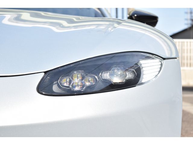 ASTON MARTIN ASTON MARTIN 2019 Image 31