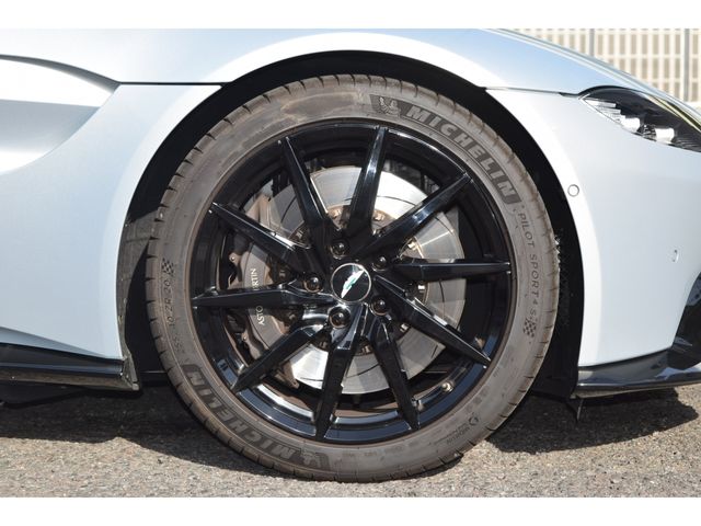 ASTON MARTIN ASTON MARTIN 2019 Image 31