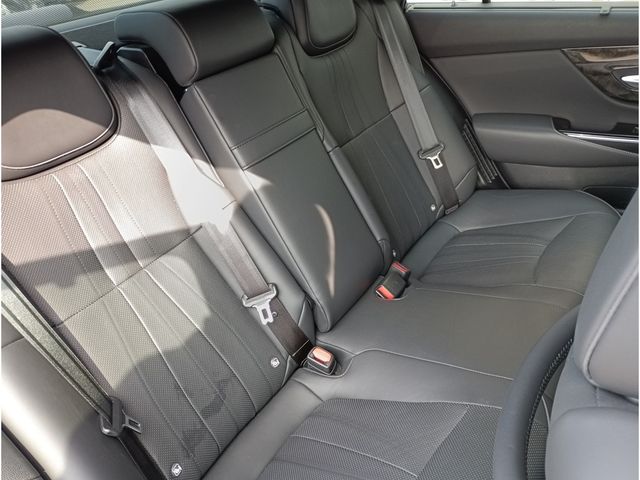 TOYOTA CROWN SEDAN HYBRID 4 2019 Image 31