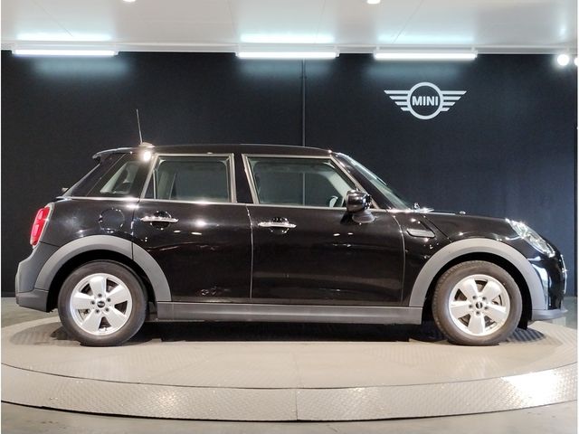 BMW MINI ONE 5DOOR 2022 Image 31
