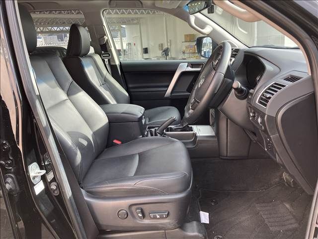 TOYOTA LANDCRUISER PRADO 2023 Image 31