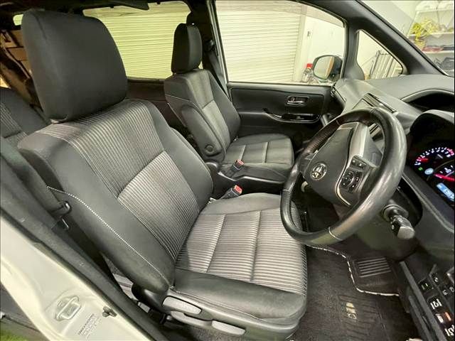 TOYOTA VOXY 2018 Image 31