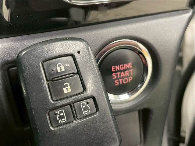 TOYOTA VOXY 2018 Image 31