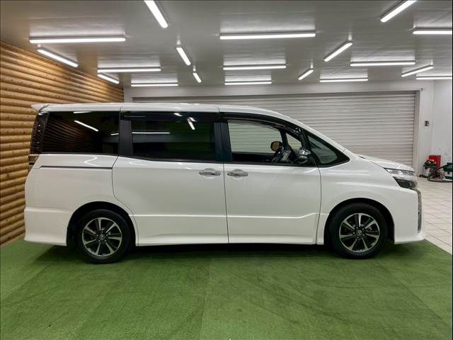 TOYOTA VOXY 2018 Image 31