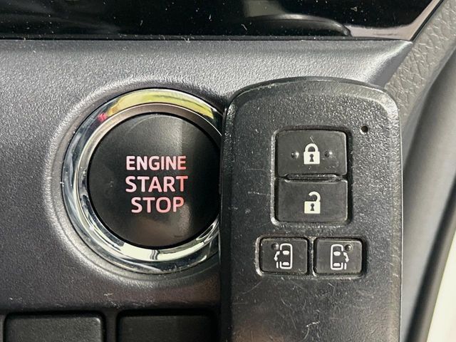 TOYOTA VOXY 2017 Image 31