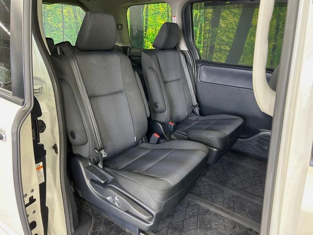 TOYOTA VOXY 2017 Image 31