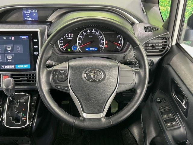 TOYOTA VOXY 2017 Image 31