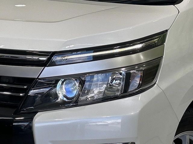 TOYOTA VOXY 2017 Image 31