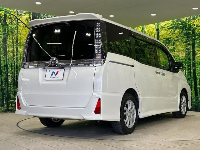 TOYOTA VOXY 2017 Image 31