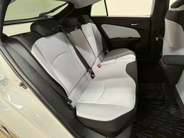 TOYOTA PRIUS 2016 Image 31