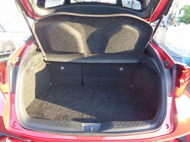 TOYOTA C-HR 2020 Image 31