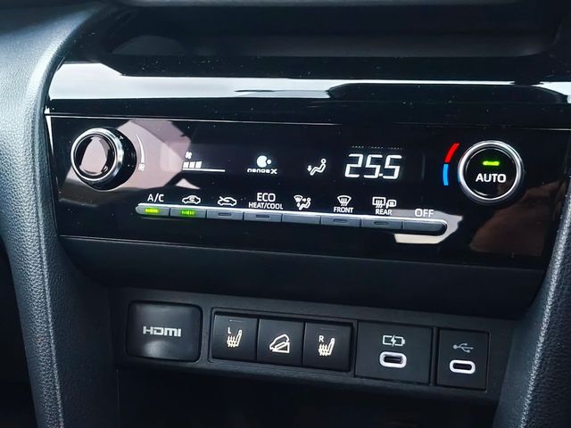 TOYOTA YARIS CROSS HYBRID 2024 Image 31