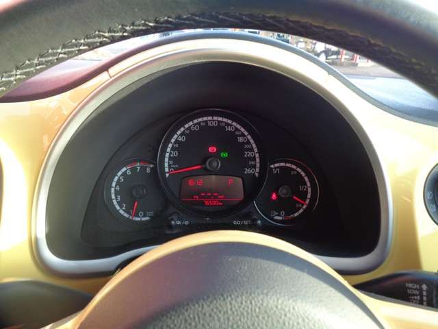 VOLKSWAGEN THE BEETL 2015 Image 31