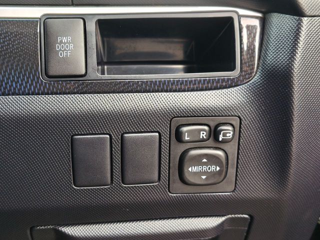 TOYOTA ESTIMA 2012 Image 31