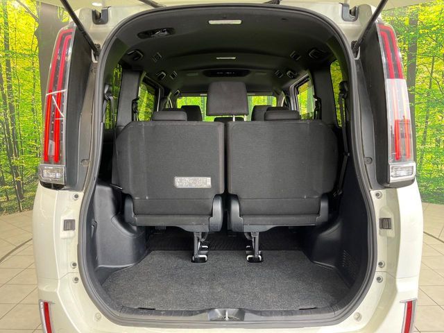 TOYOTA NOAH 2017 Image 31