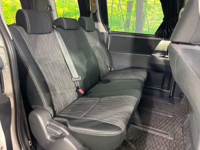 TOYOTA VOXY 2012 Image 31