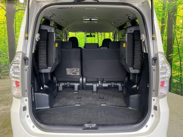 TOYOTA VOXY 2012 Image 31