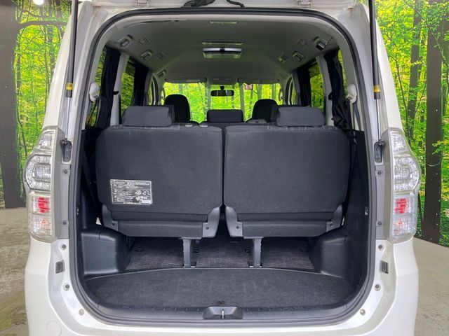 TOYOTA VOXY 2012 Image 31